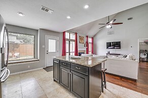 10 Mi to Lake Lewisville: Carrollton Home w/ Pool