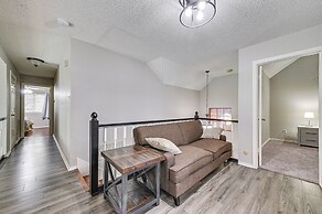 10 Mi to Lake Lewisville: Carrollton Home w/ Pool