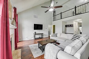 10 Mi to Lake Lewisville: Carrollton Home w/ Pool