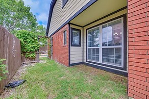 10 Mi to Lake Lewisville: Carrollton Home w/ Pool