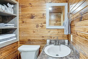 Couples Cabin in Broken Bow ~ 5 Mi to Downtown!
