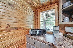 Couples Cabin in Broken Bow ~ 5 Mi to Downtown!