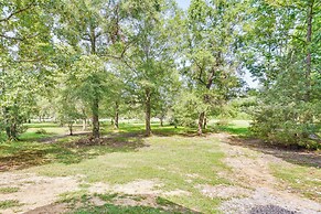 Couples Cabin in Broken Bow ~ 5 Mi to Downtown!