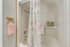 Cloudcroft Townhome on Golf Course w/ Deck!