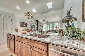 Cloudcroft Townhome on Golf Course w/ Deck!