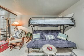 Cloudcroft Townhome on Golf Course w/ Deck!