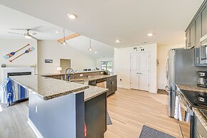 Screened Deck & Dock: Waterfront Lake Anna Home!