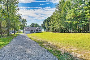 Screened Deck & Dock: Waterfront Lake Anna Home!