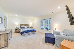 Screened Deck & Dock: Waterfront Lake Anna Home!