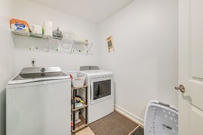 Screened Deck & Dock: Waterfront Lake Anna Home!