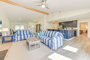 Screened Deck & Dock: Waterfront Lake Anna Home!