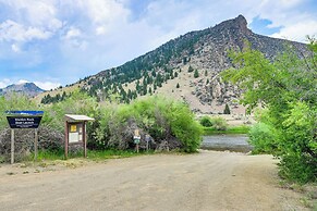 Cozy Melrose Cabin w/ Fire Pit: Walk to River!