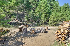 Cozy Melrose Cabin w/ Fire Pit: Walk to River!