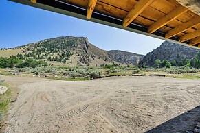 Cozy Melrose Cabin w/ Fire Pit: Walk to River!