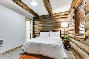 Cozy Melrose Cabin w/ Fire Pit: Walk to River!