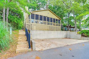 Lovely Waleska Home w/ Screened Deck & Lake Access