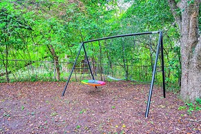 Warner Robins Home w/ Yard: 2 Mi to Air Force Base