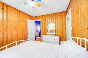 Warner Robins Home w/ Yard: 2 Mi to Air Force Base