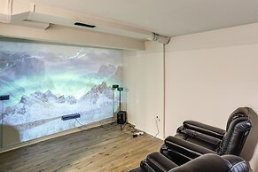 Movie Room & Home Gym: Sinking Spring Home!
