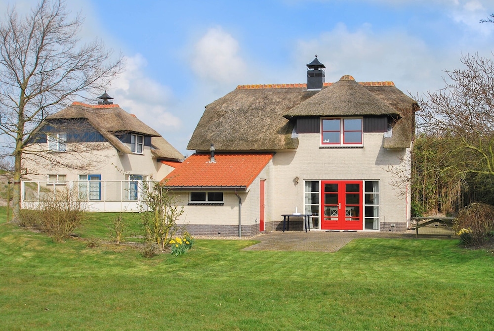 Thatched Villa With Bath in a Holiday Park
