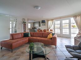 Thatched Villa With Bath in a Holiday Park