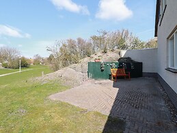 Thatched Villa With Bath in a Holiday Park