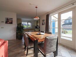 Thatched Villa With Bath in a Holiday Park