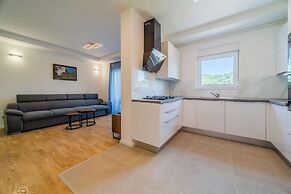 Modern Apartment With Balcony And Garage