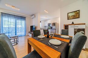 Modern Apartment With Balcony And Garage