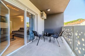 Modern Apartment With Balcony And Garage