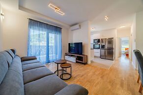 Modern Apartment With Balcony And Garage