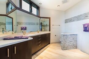 Puu Poa 407 2 Bedroom Condo by RedAwning