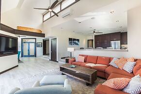 Puu Poa 407 2 Bedroom Condo by RedAwning