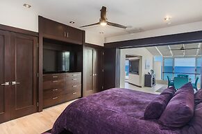 Puu Poa 407 2 Bedroom Condo by RedAwning