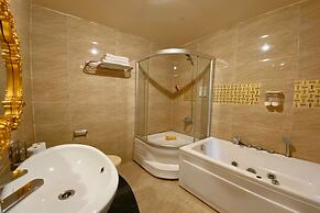 Crowne Bui Vien Hotel