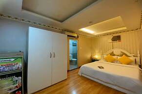 Crowne Bui Vien Hotel