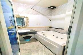 Crowne Bui Vien Hotel