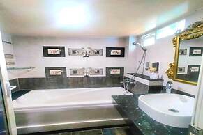 Crowne Bui Vien Hotel