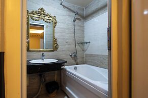 Crowne Bui Vien Hotel