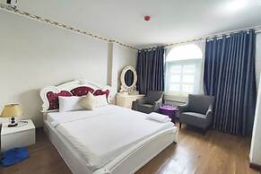 Crowne Bui Vien Hotel