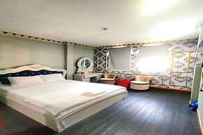 Crowne Bui Vien Hotel