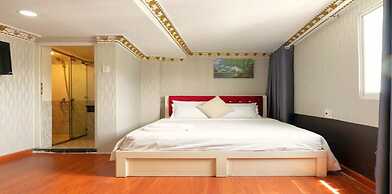 Crowne Bui Vien Hotel