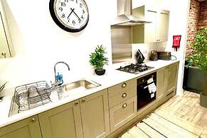 Brand New- Beach Breeze - Family Friendly-internet