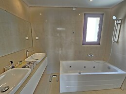 Stylish Luxe House with Garden Marsa