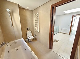 Stylish Luxe House with Garden Marsa