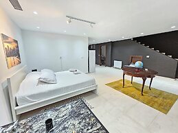 Stylish Luxe House with Garden Marsa