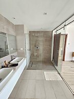 Stylish Luxe House with Garden Marsa