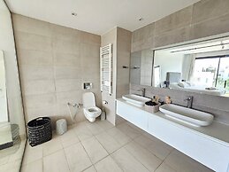 Stylish Luxe House with Garden Marsa