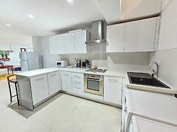 Stylish Luxe House with Garden Marsa