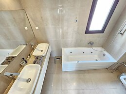 Stylish Luxe House with Garden Marsa